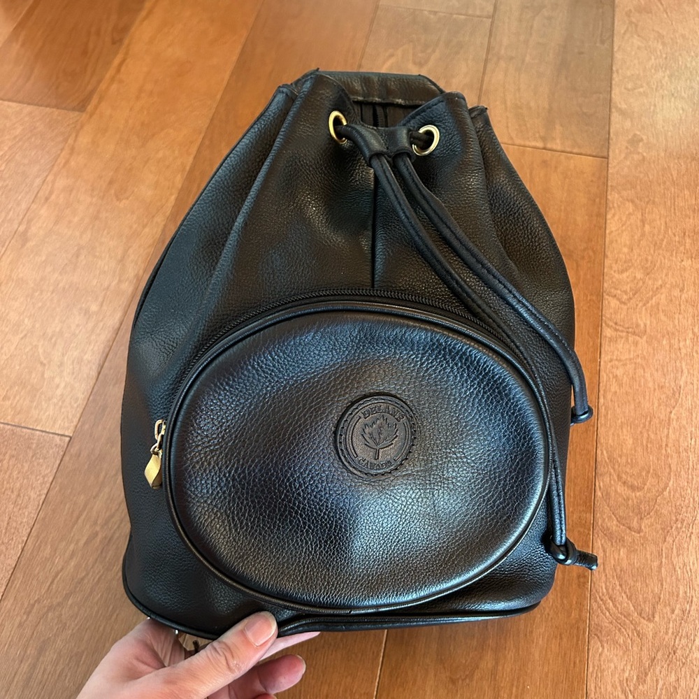 Vintage pebbled leather 90’s backpack with drawstring